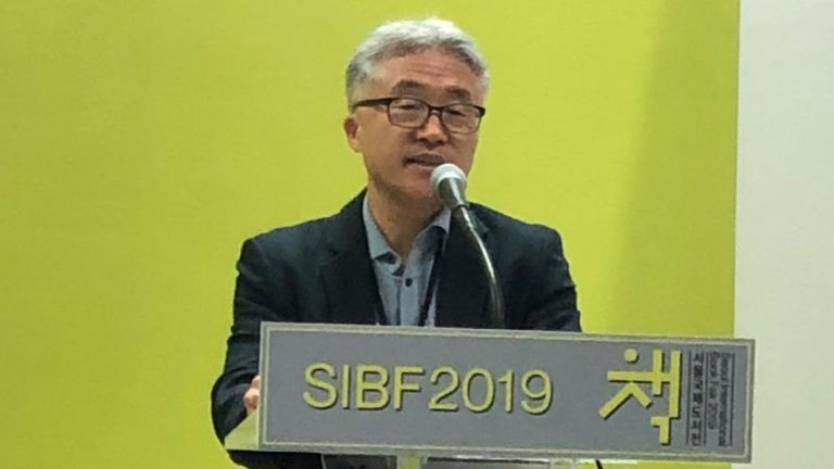 Myung-hwan Kim delivers speech at Seoul Intenrational Book fair Freedom to Publish Seminar