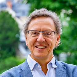 LEFEBVRE, Renaud (France). Director General, Syndicat National de l’Edition.